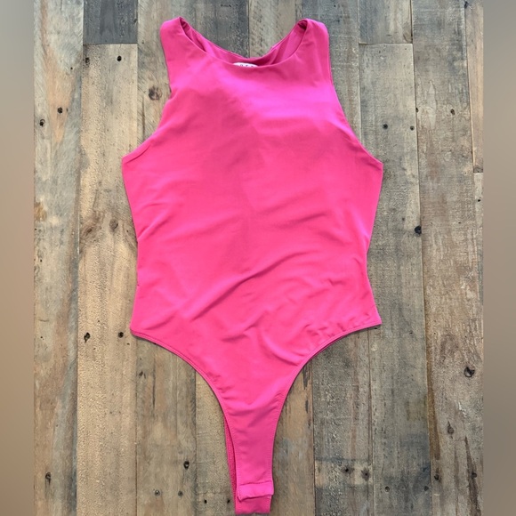 TCEC Bodysuit with Bow‎ on Back - Picture 1 of 3